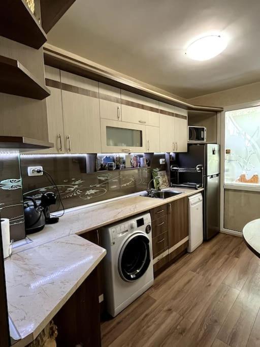 Луксозен Апартамент В Сърцето На Бургас Exterior foto